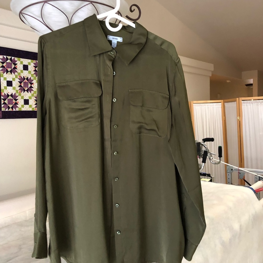 Women’s dress shirt